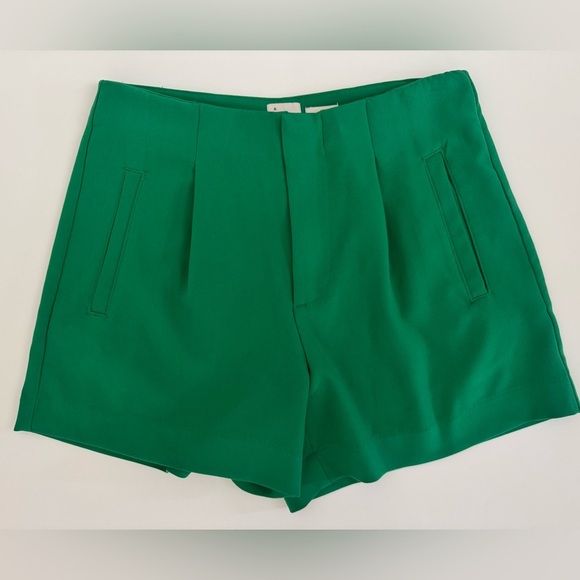 A New Day Women’s Midi Shorts Size 4 Green Tailored Shorts Pockets - Picture 1 of 6